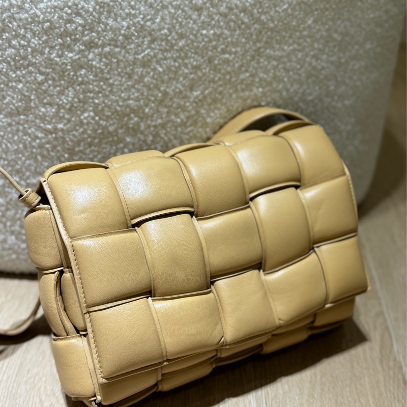 狀況極好美品✨BV羊皮編織枕頭包-1