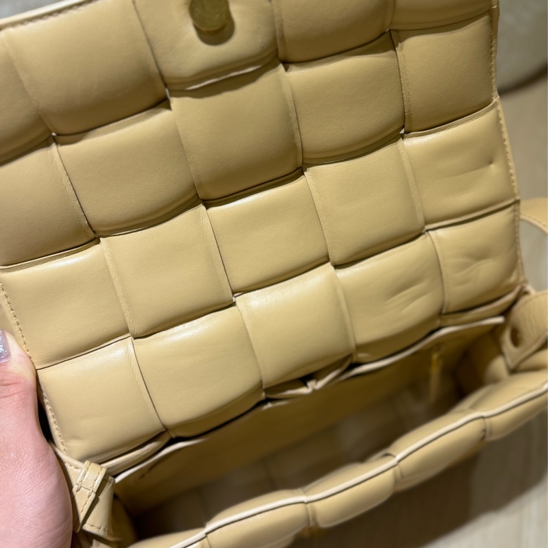 狀況極好美品✨BV羊皮編織枕頭包-2