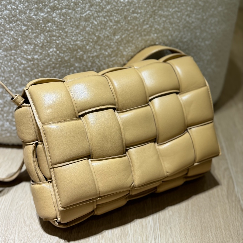 狀況極好美品✨BV羊皮編織枕頭包-5