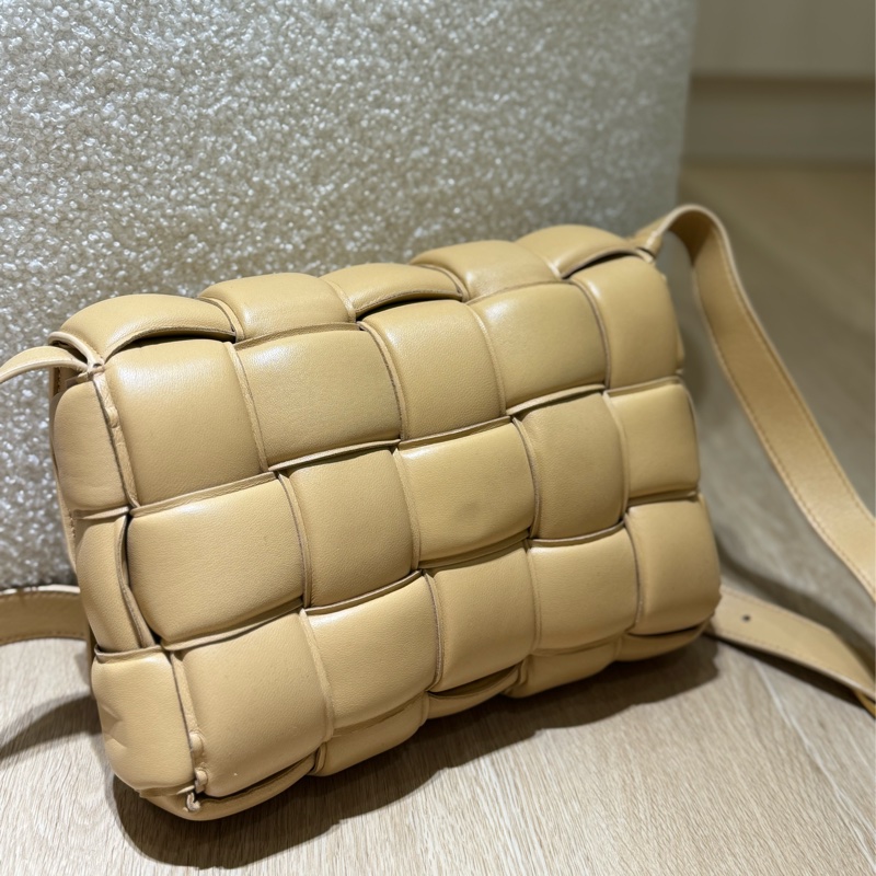 狀況極好美品✨BV羊皮編織枕頭包-6