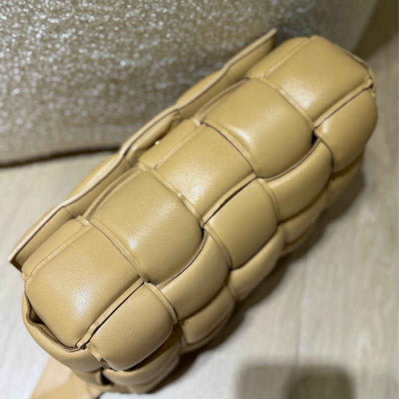 狀況極好美品✨BV羊皮編織枕頭包-7