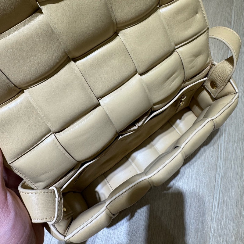 狀況極好美品✨BV羊皮編織枕頭包-8