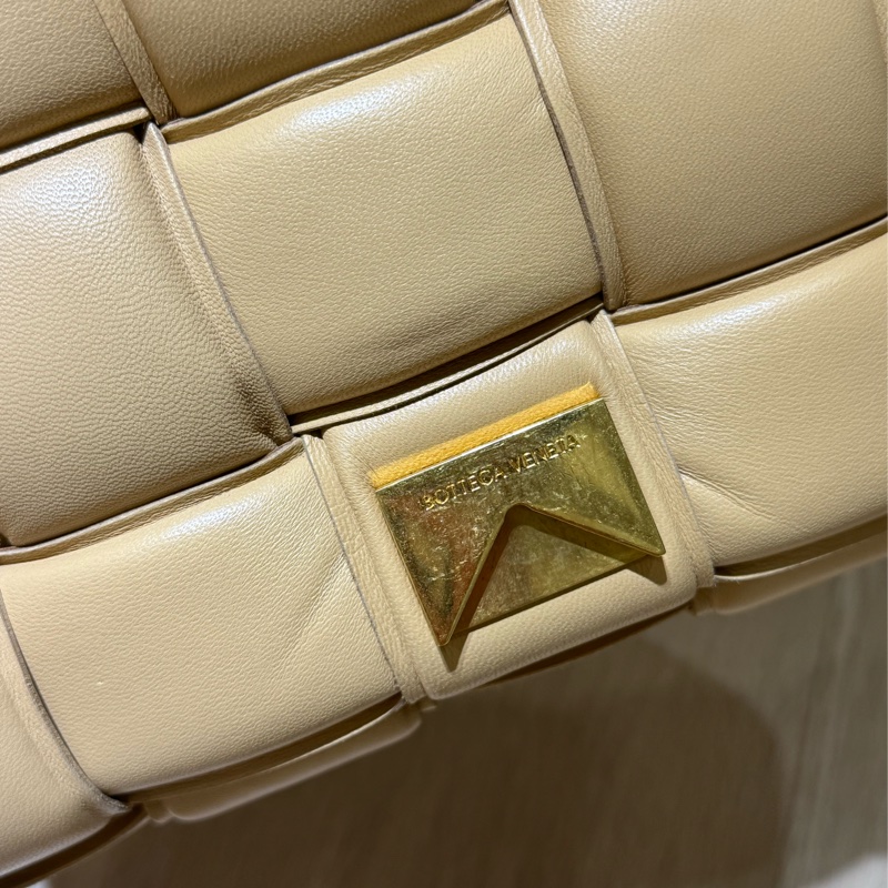 狀況極好美品✨BV羊皮編織枕頭包-10