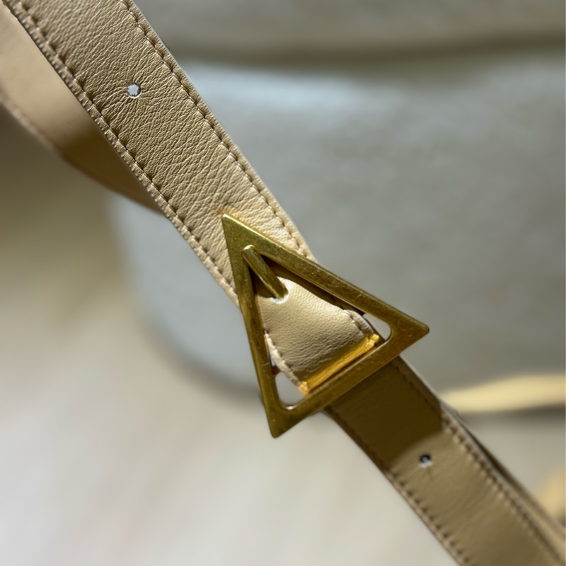 狀況極好美品✨BV羊皮編織枕頭包-12