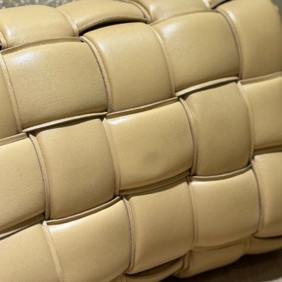 狀況極好美品✨BV羊皮編織枕頭包-15