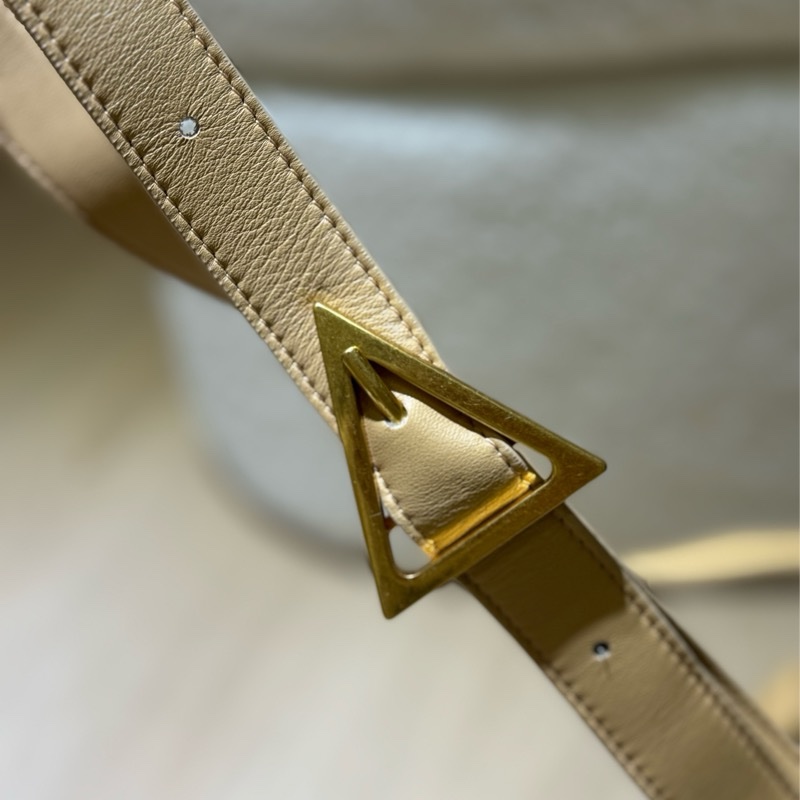 狀況極好美品✨BV羊皮編織枕頭包-18