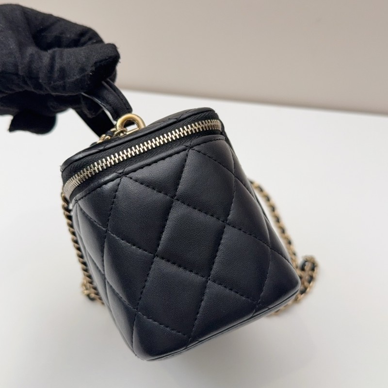 CHANEL晶片款 手柄長盒子 化妝盒 黑金菱格紋羊皮-4