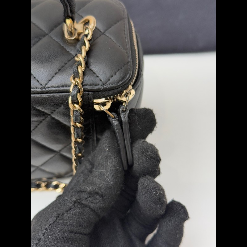 CHANEL晶片款 手柄長盒子 化妝盒 黑金菱格紋羊皮-9