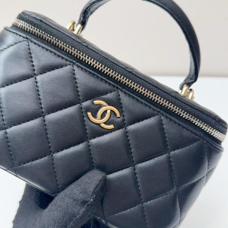 CHANEL晶片款 手柄長盒子 化妝盒 黑金菱格紋羊皮-11