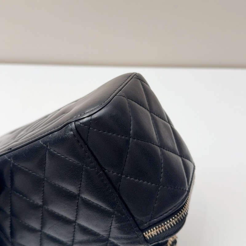 CHANEL晶片款 手柄長盒子 化妝盒 黑金菱格紋羊皮-18