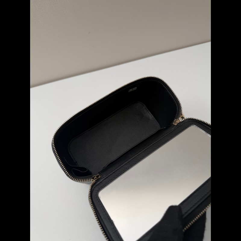 CHANEL晶片款 手柄長盒子 化妝盒 黑金菱格紋羊皮-24