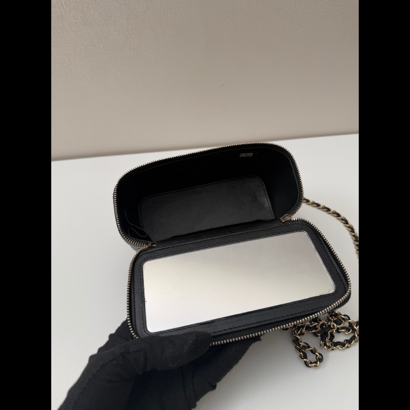 CHANEL晶片款 手柄長盒子 化妝盒 黑金菱格紋羊皮-25