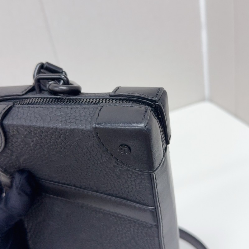 LV Soft Trunk Wallet黑武士全皮印花盒子包黑色牛皮壓紋 晶片-8