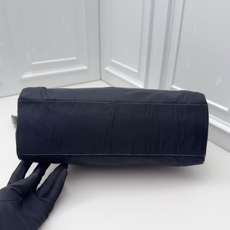 Prada 經典三角標黑銀機場鏈條包托特鏈條肩背包-2