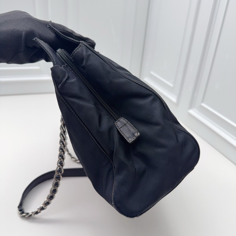 Prada 經典三角標黑銀機場鏈條包托特鏈條肩背包-3