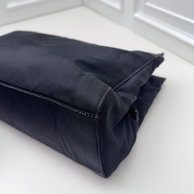 Prada 經典三角標黑銀機場鏈條包托特鏈條肩背包-14