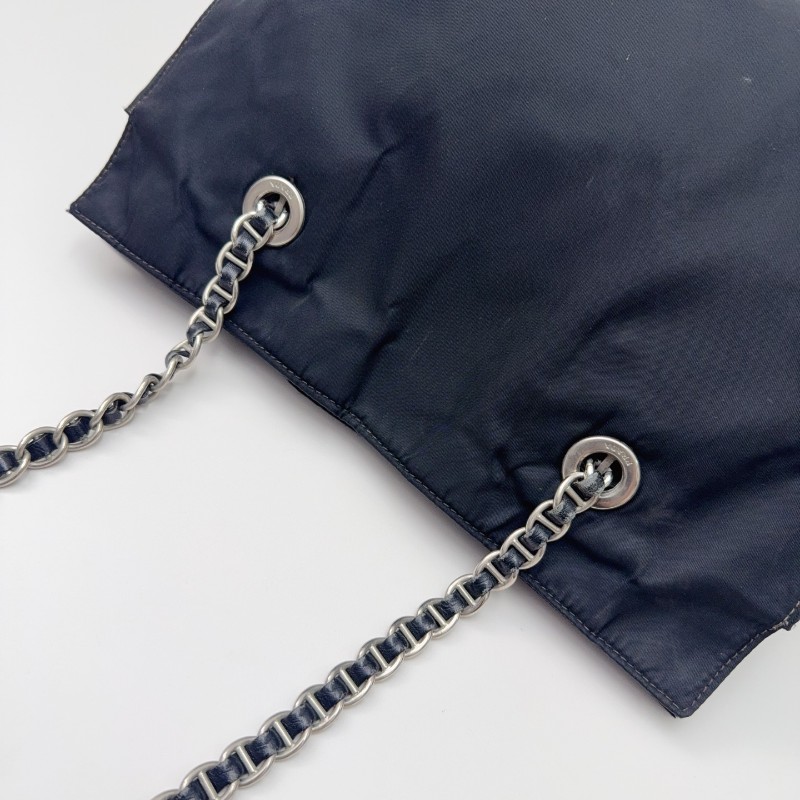 Prada 經典三角標黑銀機場鏈條包托特鏈條肩背包-16