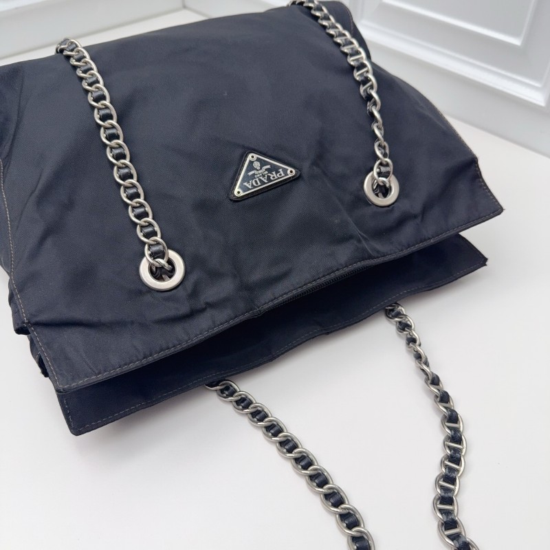 Prada 經典三角標黑銀機場鏈條包托特鏈條肩背包-17