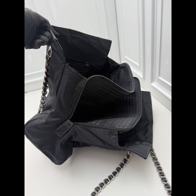 Prada 經典三角標黑銀機場鏈條包托特鏈條肩背包-18