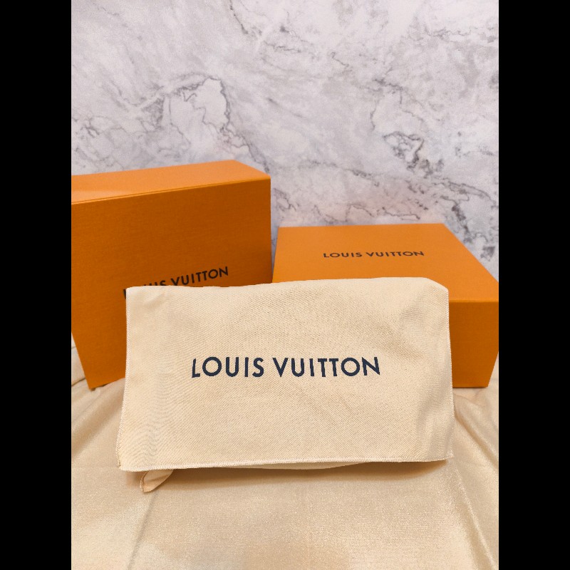 Louis Vuitton CarryAIIBB 缺貨爆款 側背
包肩背包斜背包-3
