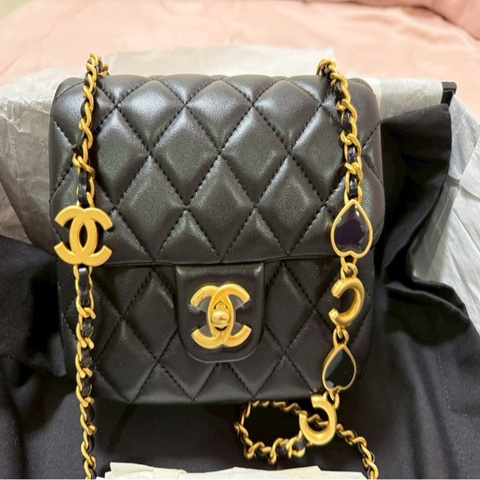Chanel香奈兒愛心鏈帶方胖子