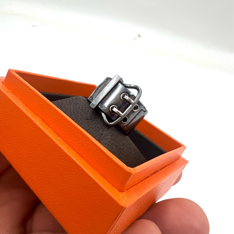 愛馬仕。扣環造型槍灰色戒指-0