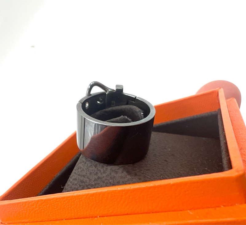 愛馬仕。扣環造型槍灰色戒指-9