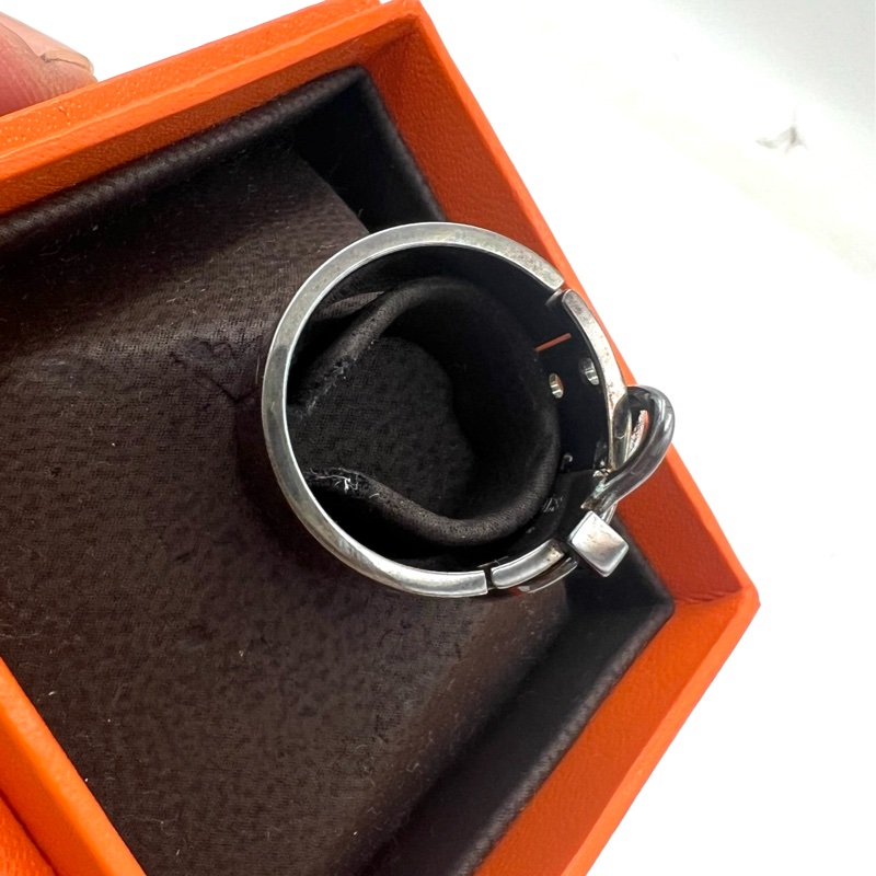 愛馬仕。扣環造型槍灰色戒指-11