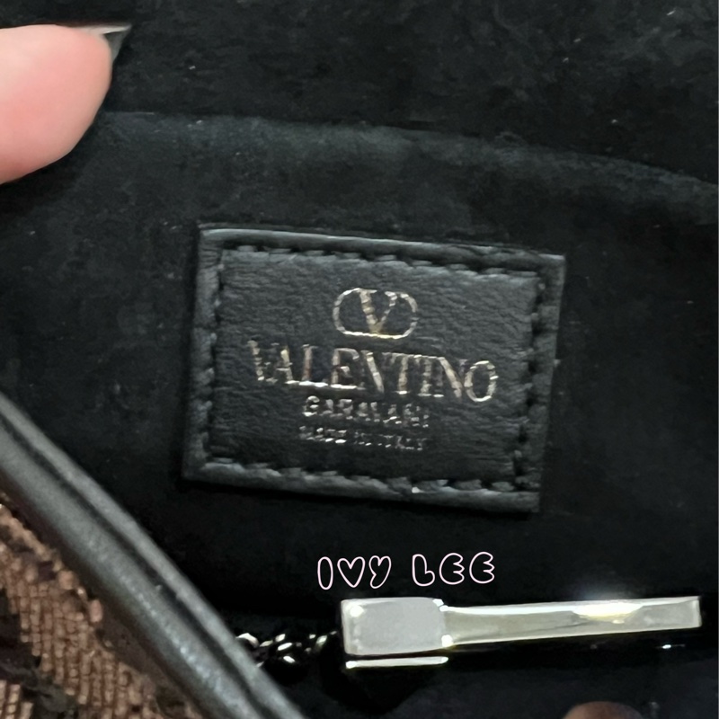 Valentino Garavani 閃鑽 黑亮片 造型 Stud Sign 斜背包 迷你小包 正品 二手精品-6
