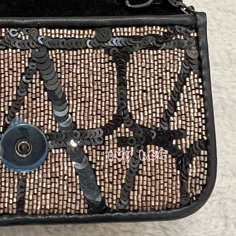 Valentino Garavani 閃鑽 黑亮片 造型 Stud Sign 斜背包 迷你小包 正品 二手精品-17