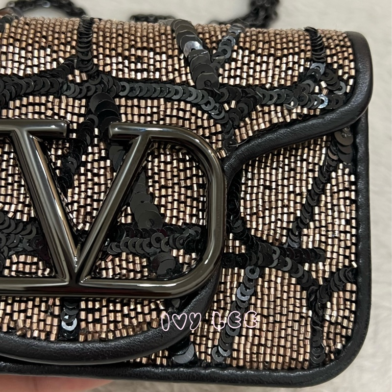 Valentino Garavani 閃鑽 黑亮片 造型 Stud Sign 斜背包 迷你小包 正品 二手精品-26