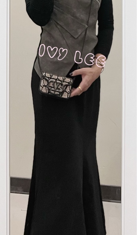 Valentino Garavani 閃鑽 黑亮片 造型 Stud Sign 斜背包 迷你小包 正品 二手精品-27