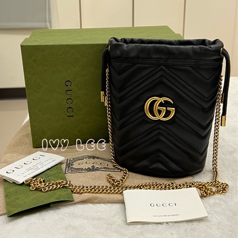 GUCCI Marmont仿舊金色雙G LOGO 山字車紋小牛皮斜背包 水桶包 經典黑575163 正品 二手精品