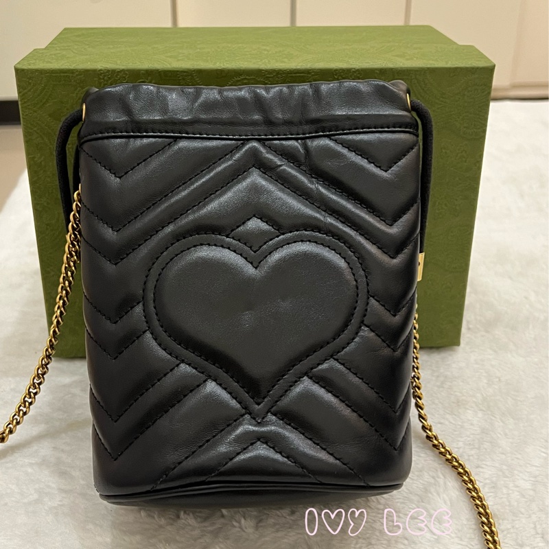 GUCCI Marmont仿舊金色雙G LOGO 山字車紋小牛皮斜背包 水桶包 經典黑575163 正品 二手精品-1