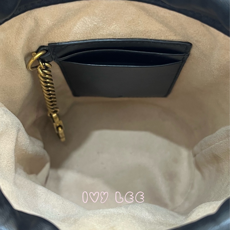 GUCCI Marmont仿舊金色雙G LOGO 山字車紋小牛皮斜背包 水桶包 經典黑575163 正品 二手精品-7