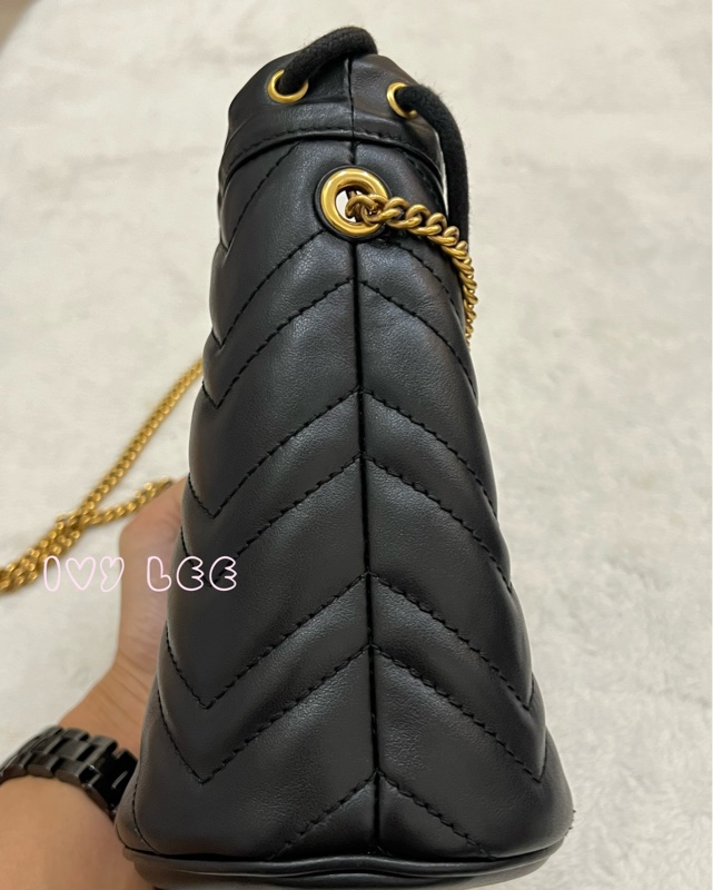 GUCCI Marmont仿舊金色雙G LOGO 山字車紋小牛皮斜背包 水桶包 經典黑575163 正品 二手精品-15