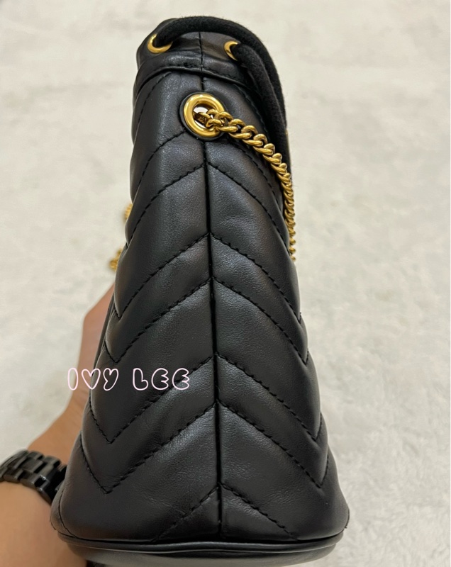 GUCCI Marmont仿舊金色雙G LOGO 山字車紋小牛皮斜背包 水桶包 經典黑575163 正品 二手精品-16