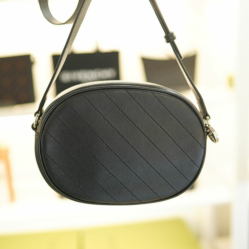 GUCCI 女士黑色皮革斜背相機包 760175 AACPY 1000-4