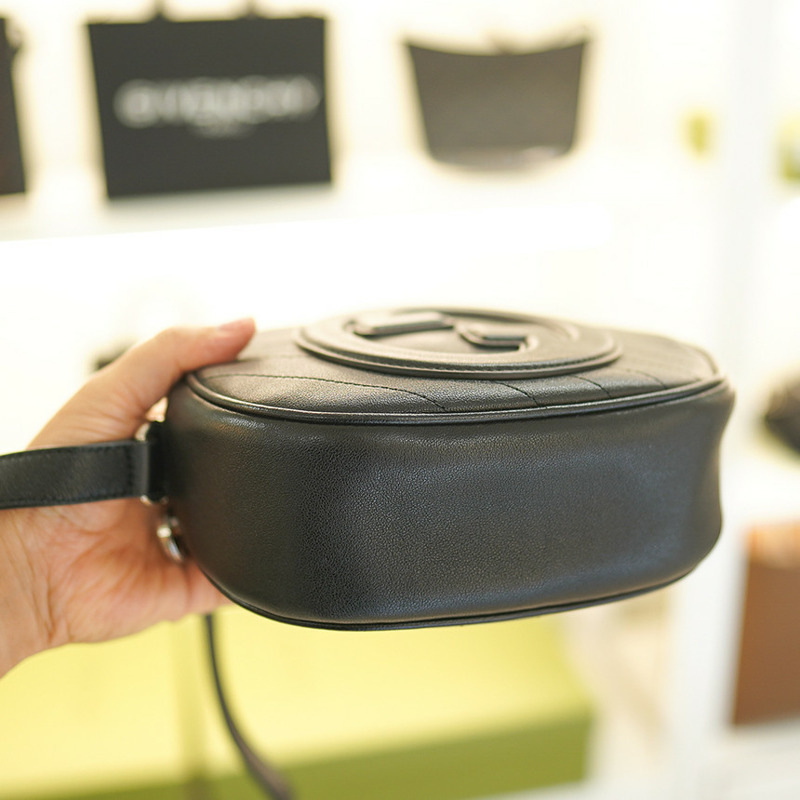 GUCCI 女士黑色皮革斜背相機包 760175 AACPY 1000-16