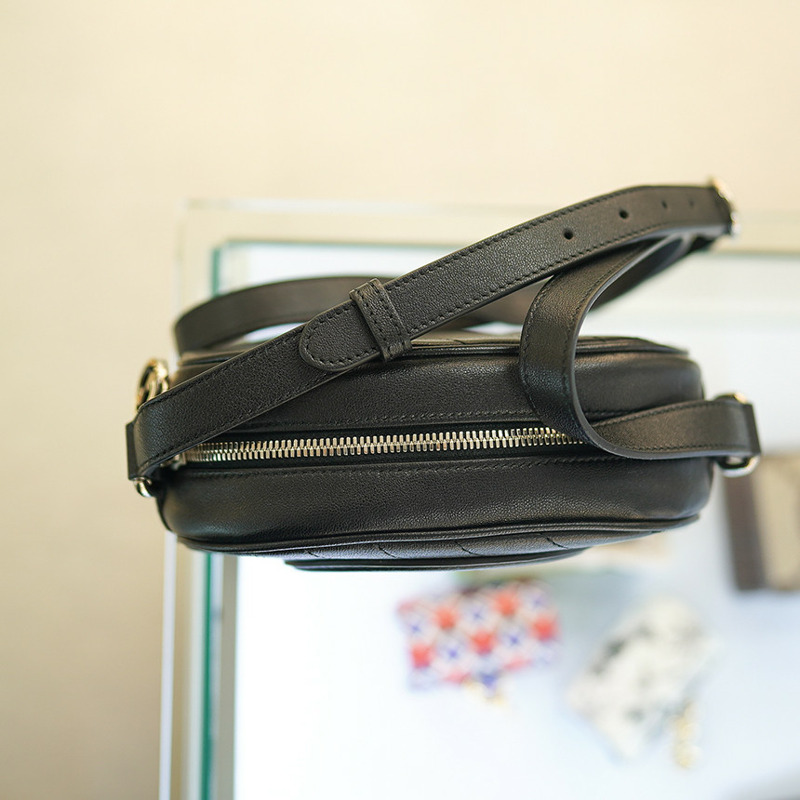 GUCCI 女士黑色皮革斜背相機包 760175 AACPY 1000-18