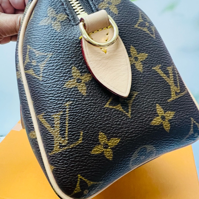 lv波士頓20晶片款奶茶色背袋-5