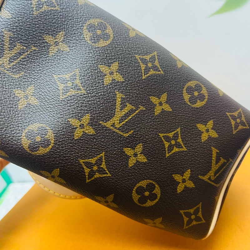 lv波士頓20晶片款奶茶色背袋-13