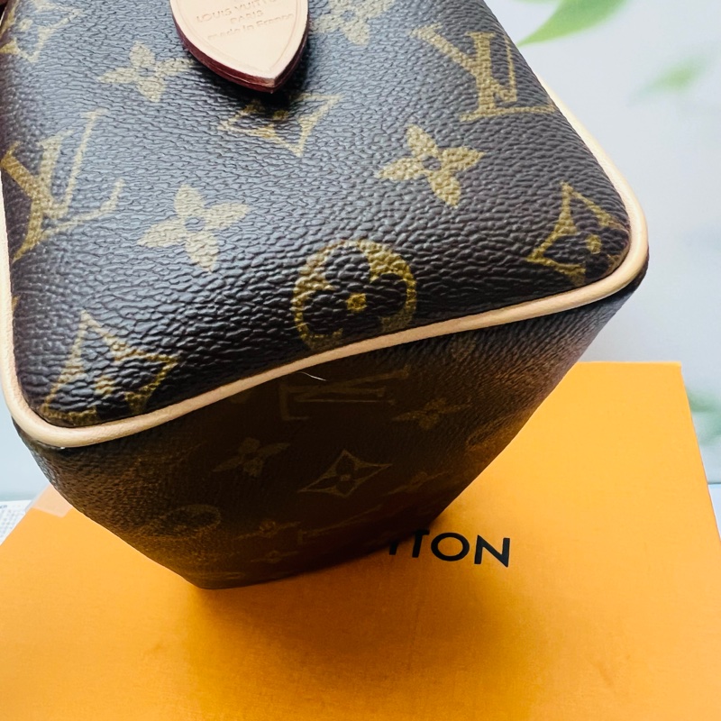 lv波士頓20晶片款奶茶色背袋-16