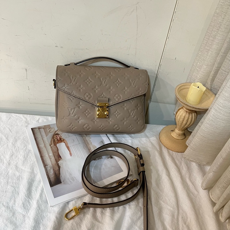 ෆ LV斑鳩灰郵差包🈶購證-4