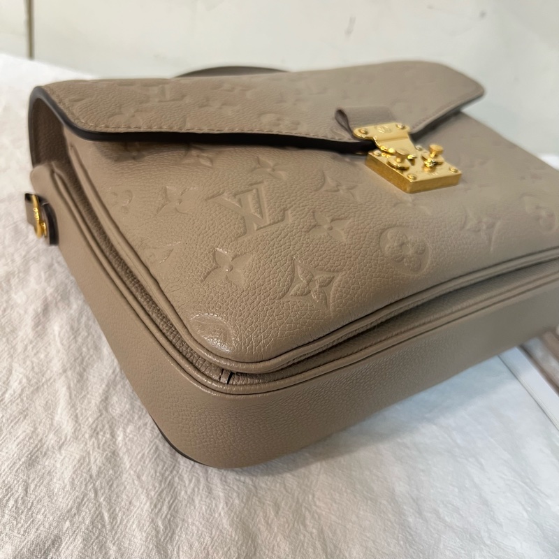 ෆ LV斑鳩灰郵差包🈶購證-8