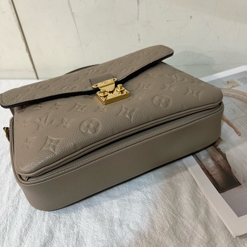 ෆ LV斑鳩灰郵差包🈶購證-9