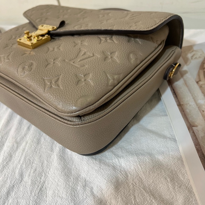 ෆ LV斑鳩灰郵差包🈶購證-10