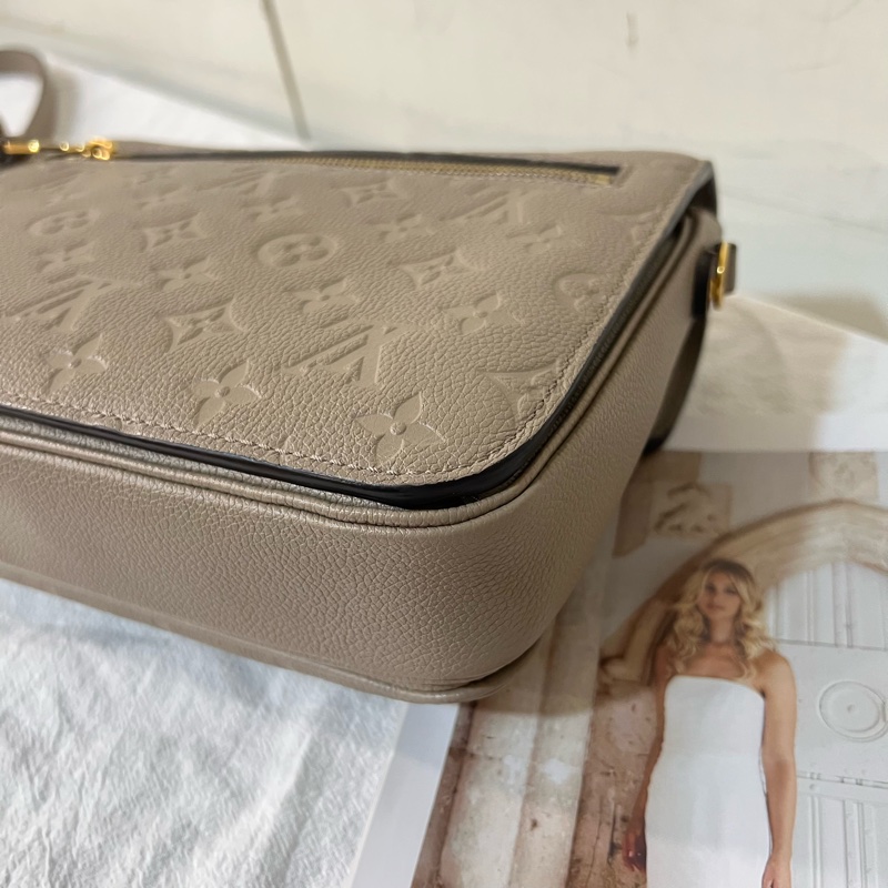 ෆ LV斑鳩灰郵差包🈶購證-18