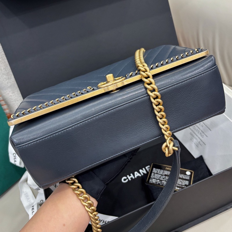 【近新閒置品】Chanel 深藍色V紋手提鏈條包單肩包24開-3