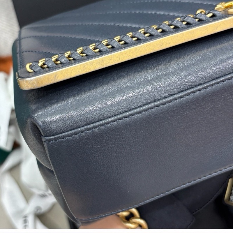 【近新閒置品】Chanel 深藍色V紋手提鏈條包單肩包24開-6